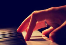 拿坡里战胜努力，豪取胜果追赶对手